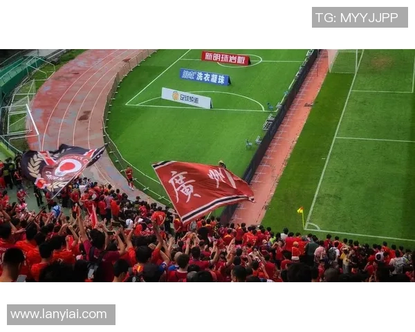 上海足球队团队协作变革引发热议助力球队重塑辉煌未来 上海足球队团队协作变革引发热议助力球队重塑辉煌未来