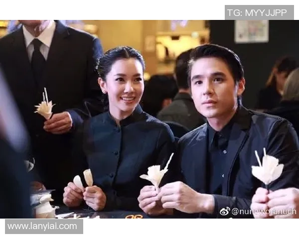 泰国最矮足球明星女友的甜蜜生活与成长故事揭秘 泰国最矮足球明星女友的甜蜜生活与成长故事揭秘